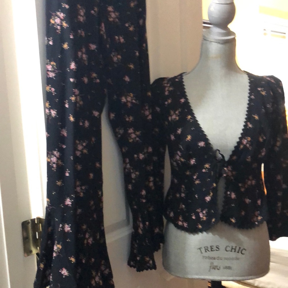 Free People floral two piece outfit with crop top and flared legs, size … - Picture 1 of 7